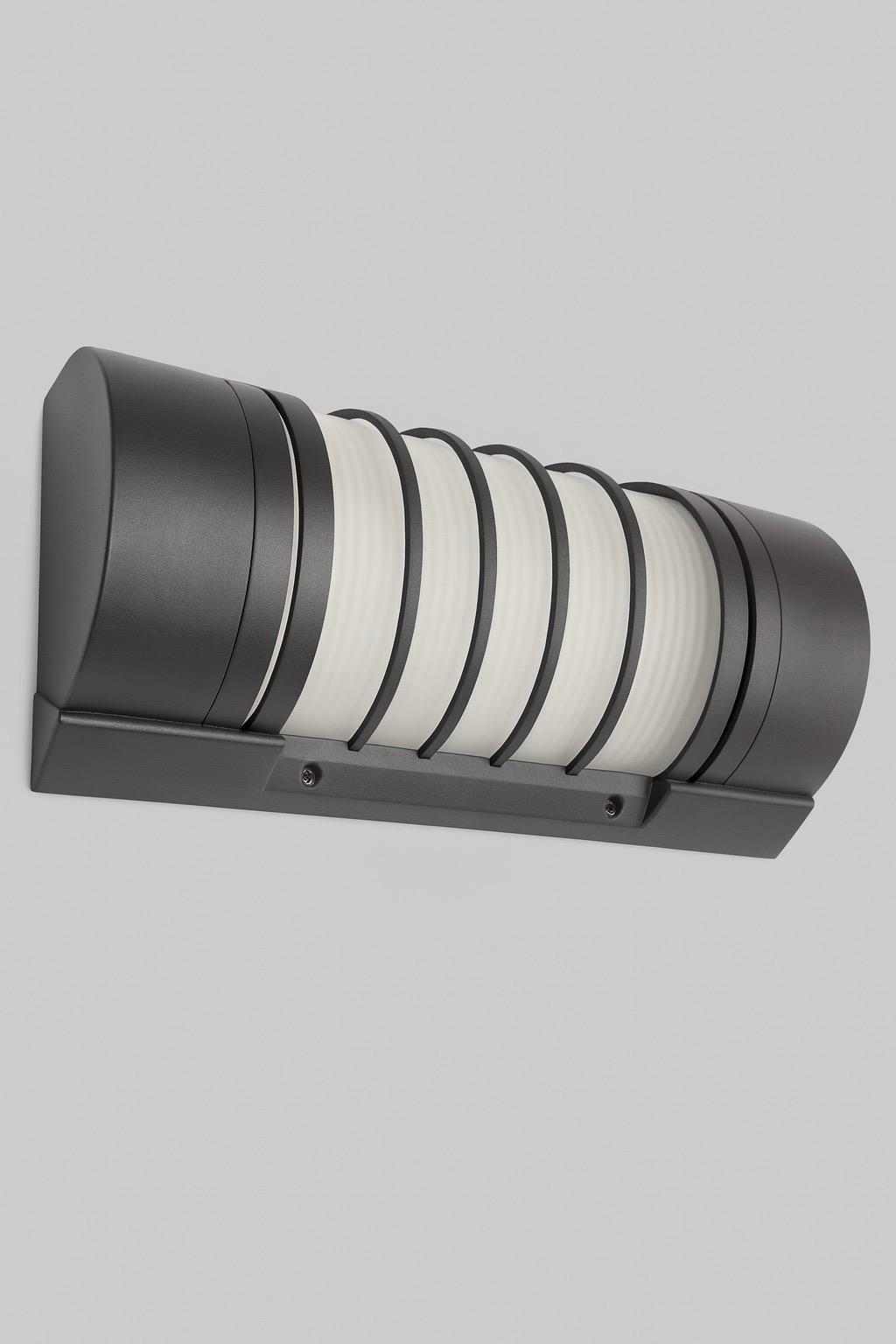 Wall-mounted outdoor light fixture with five cylindrical lenses with E27 base lamp