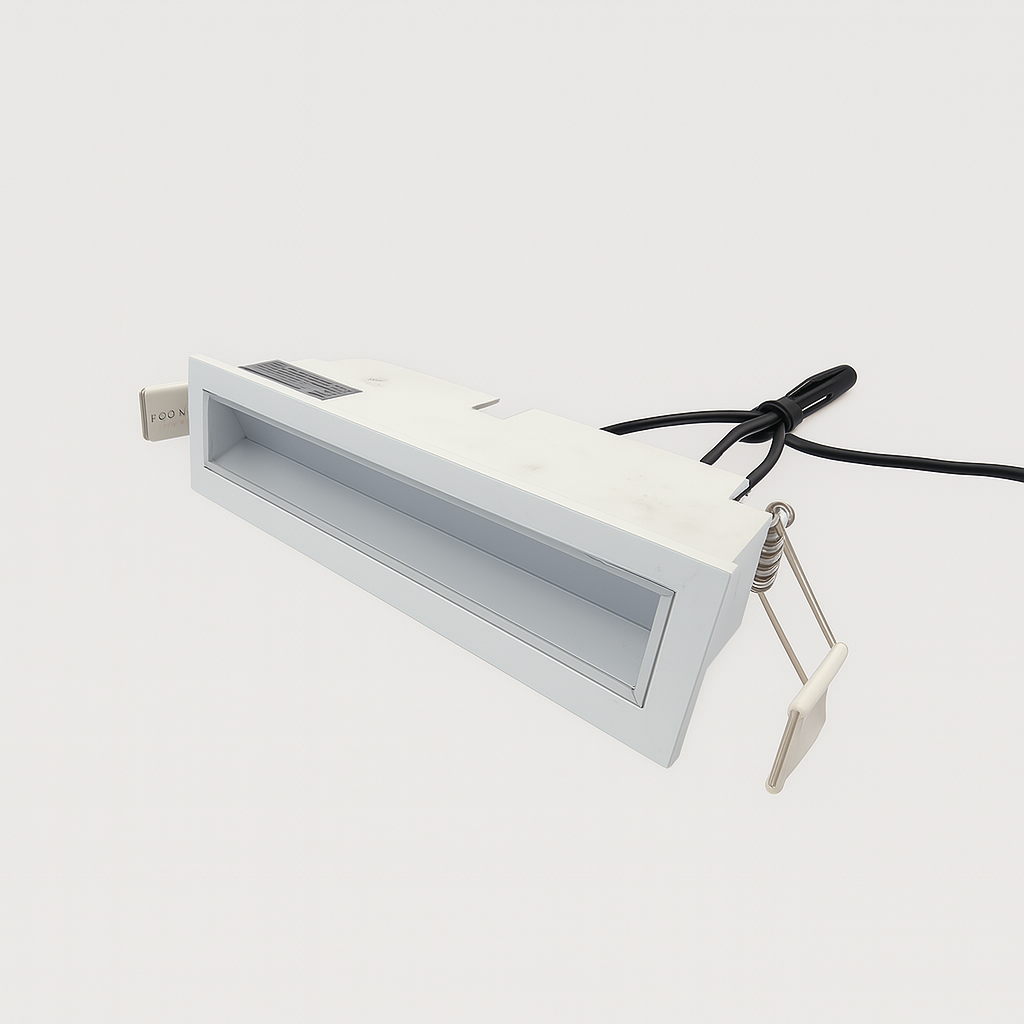 Rectangular recessed wall washer
