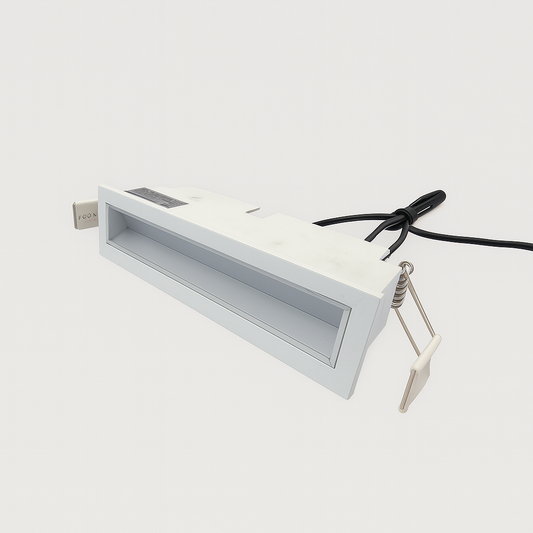 Rectangular recessed wall washer