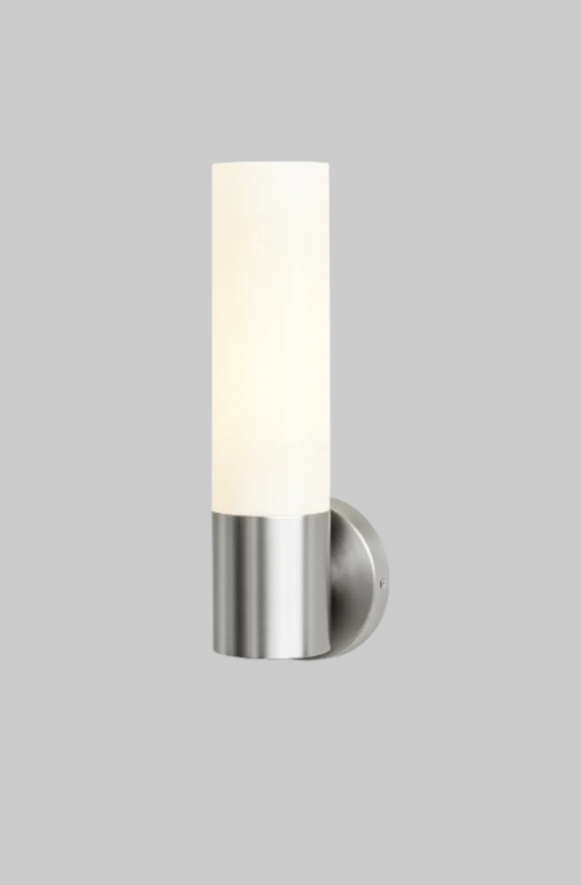 Wall mounted light with E27 base lamp