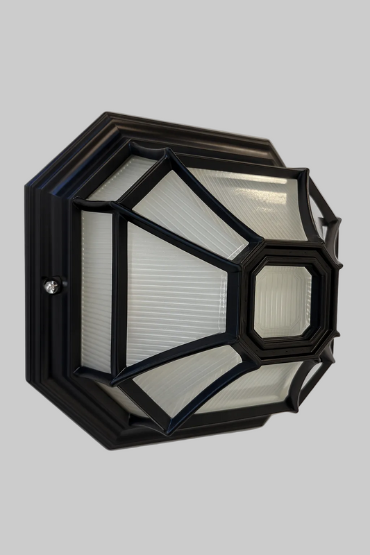 Hexagonal outdoor light fixture with E27 base lamp
