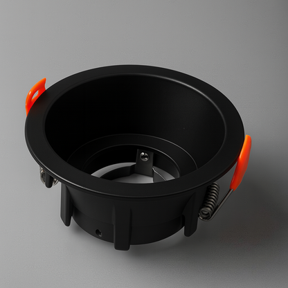 Round recessed MR16 base spotlight