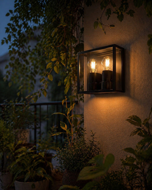 Mounted wall light with E27 base lamp