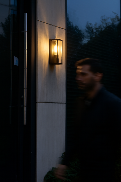 Mounted wall light with clear glass and E27 base lamp
